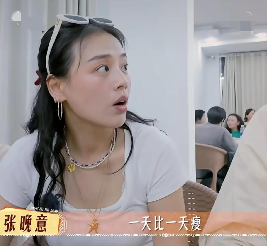 终于知道马思纯的抑郁症是怎么被《花少》治好的！看张晚意和她的对话，旁边的那英都忍