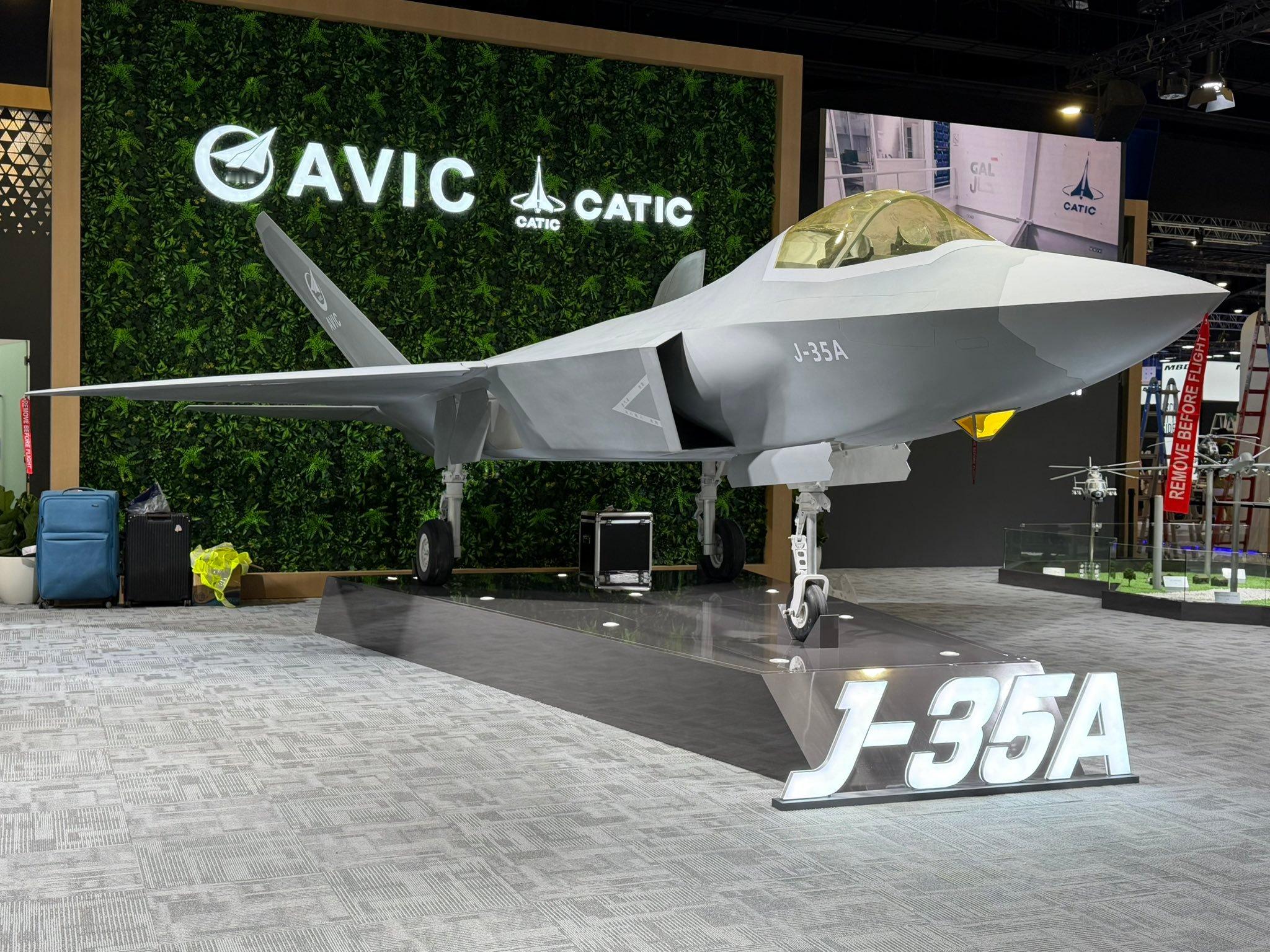 歼35A模型亮相新加坡航展 