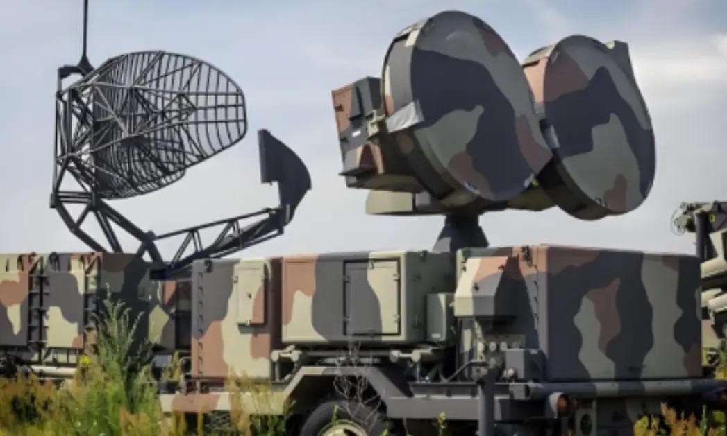 日本步步紧逼，在台海周边部署导弹、扩军备战，试图把局势推向危险边缘，但他们算错了