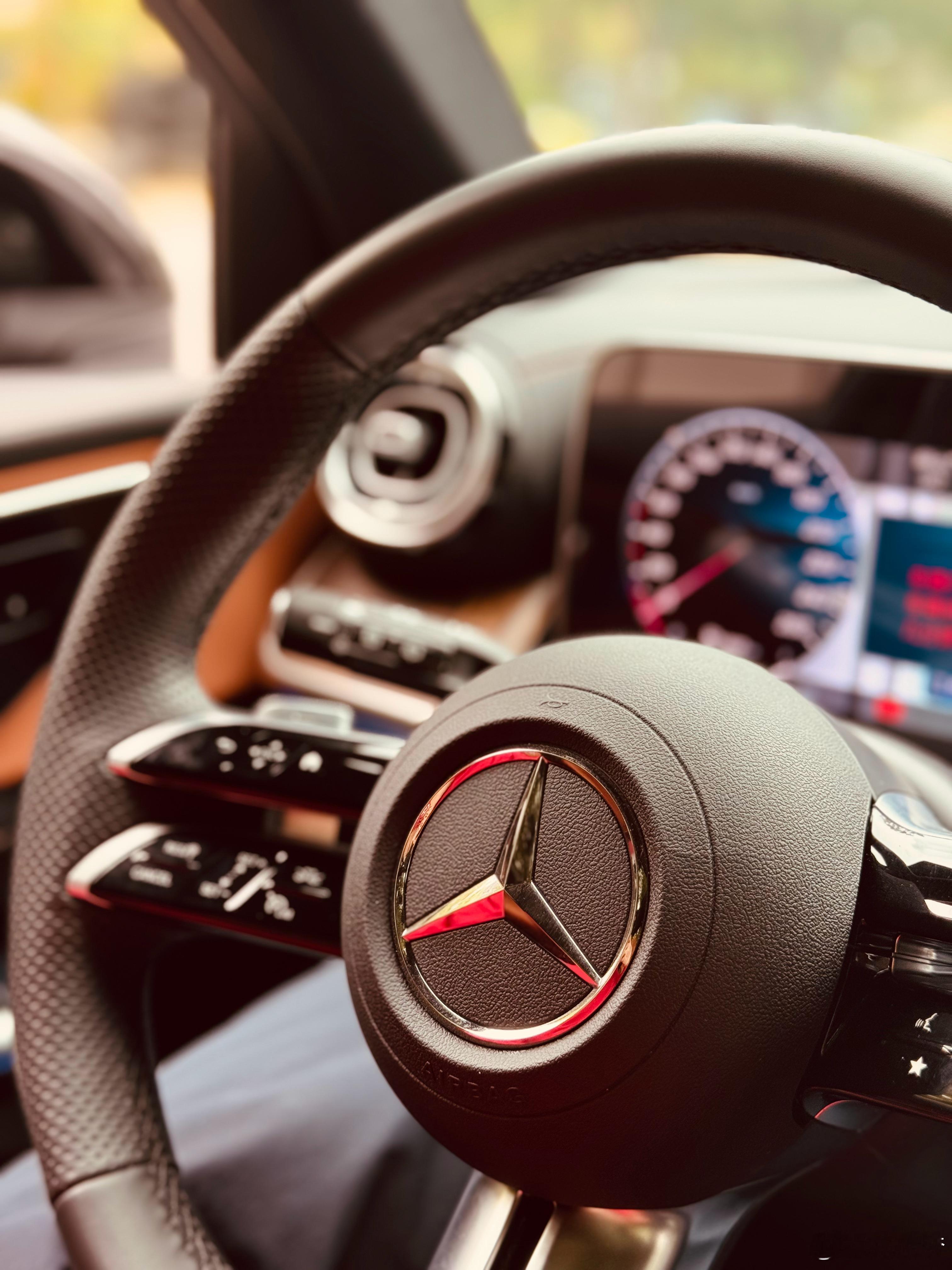 奔驰好呀，年轻时候买不起，长大后发现还是买不起