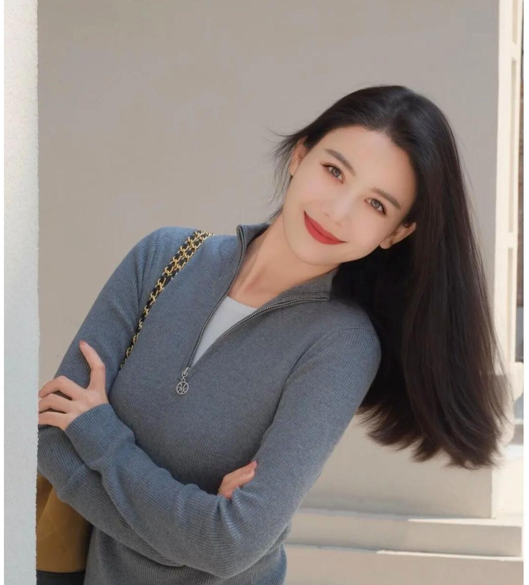 你认为最有气质的美女是谁？简单朴素的穿搭风格不一样的美感雍容大方的美女 国色天姿