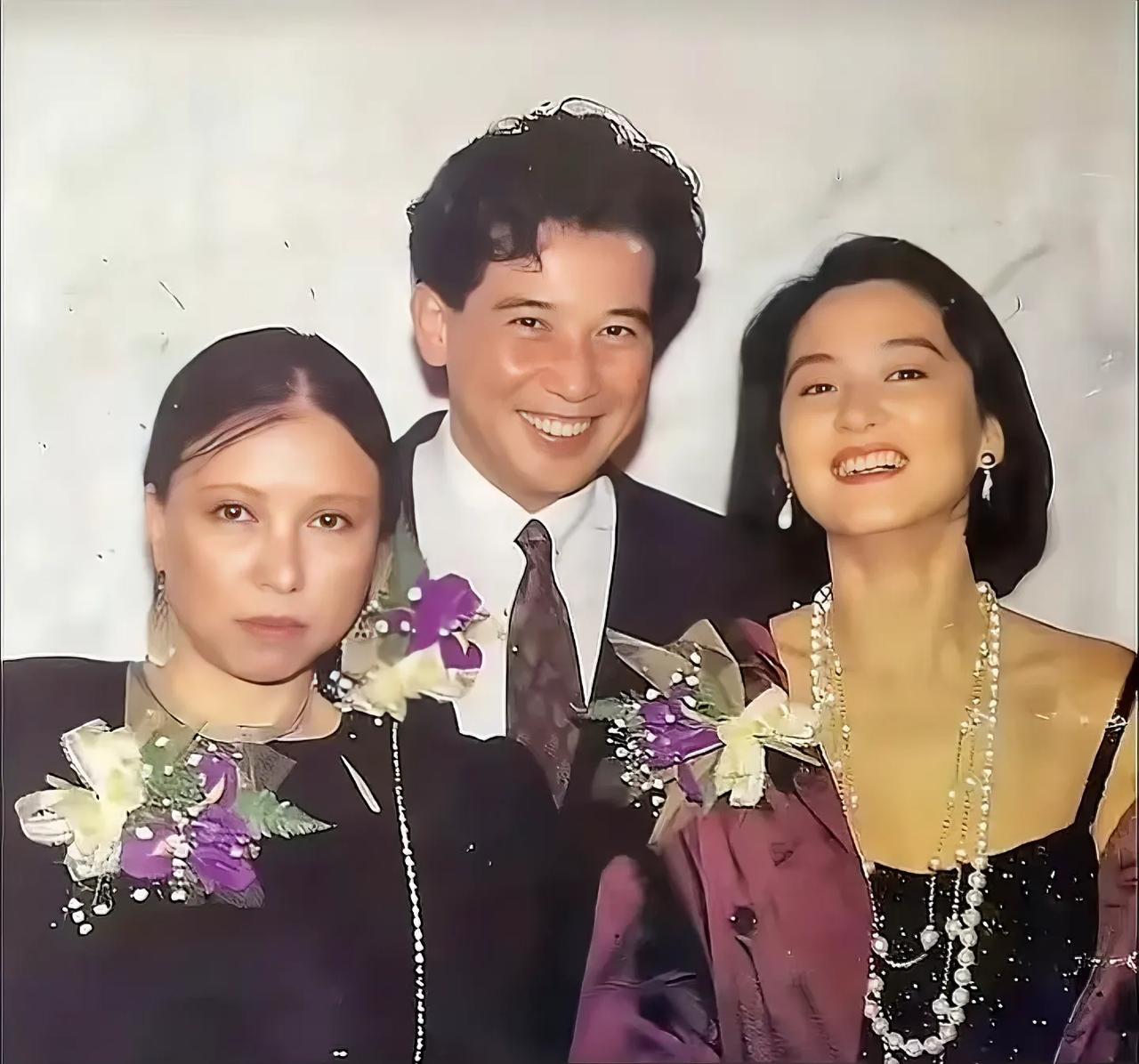 1990年，三毛首次担任编剧拍摄了电影《滚滚红尘》。
影片男女主角分别由秦汉、林