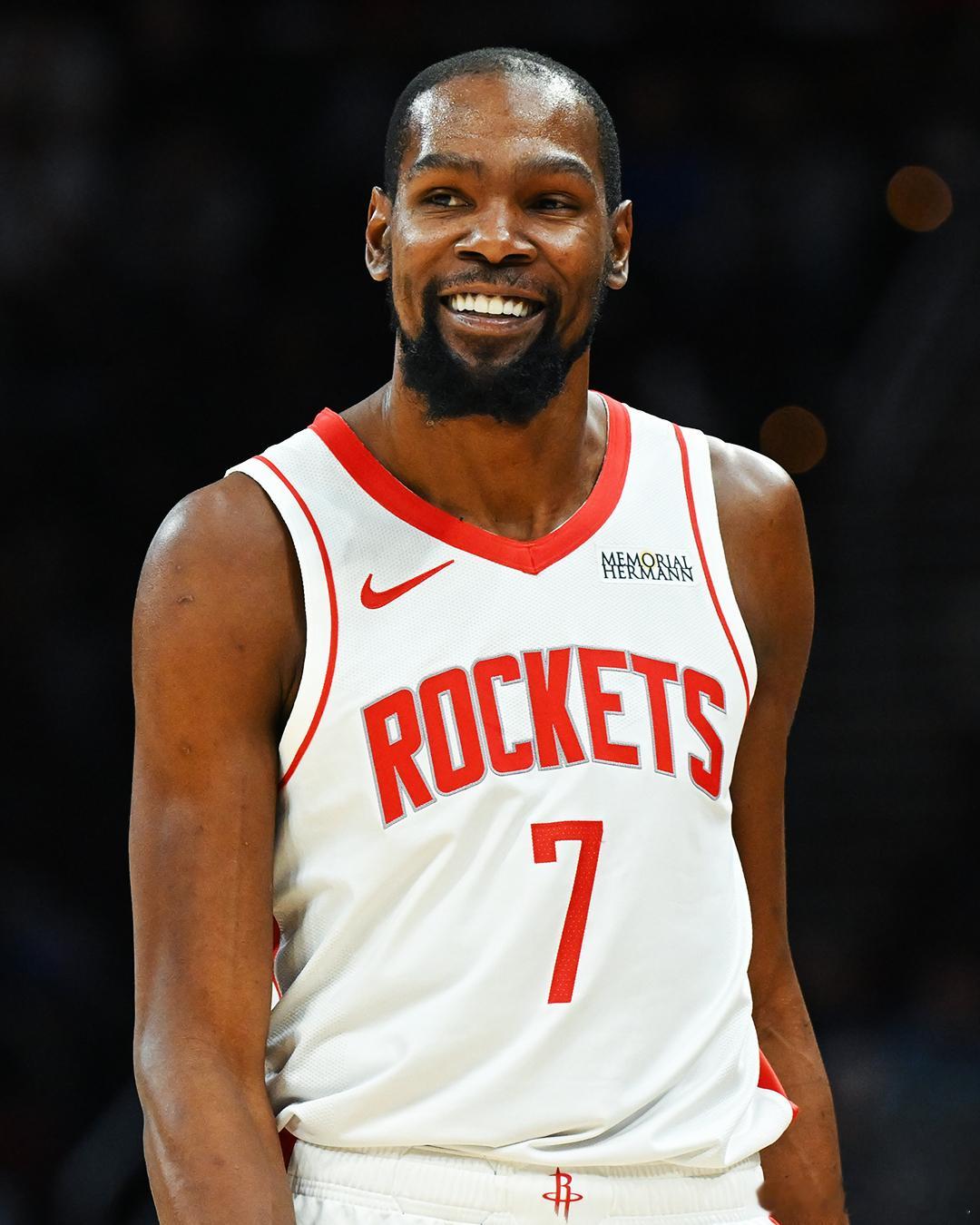 杜兰特达成新里程碑 30000分，5000篮板，5000助攻，杜兰特用1147场