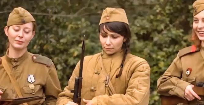 1945年，日军被苏联红军被押往了寒冷的西伯利亚。后来，活下来的日军战俘哭着回忆