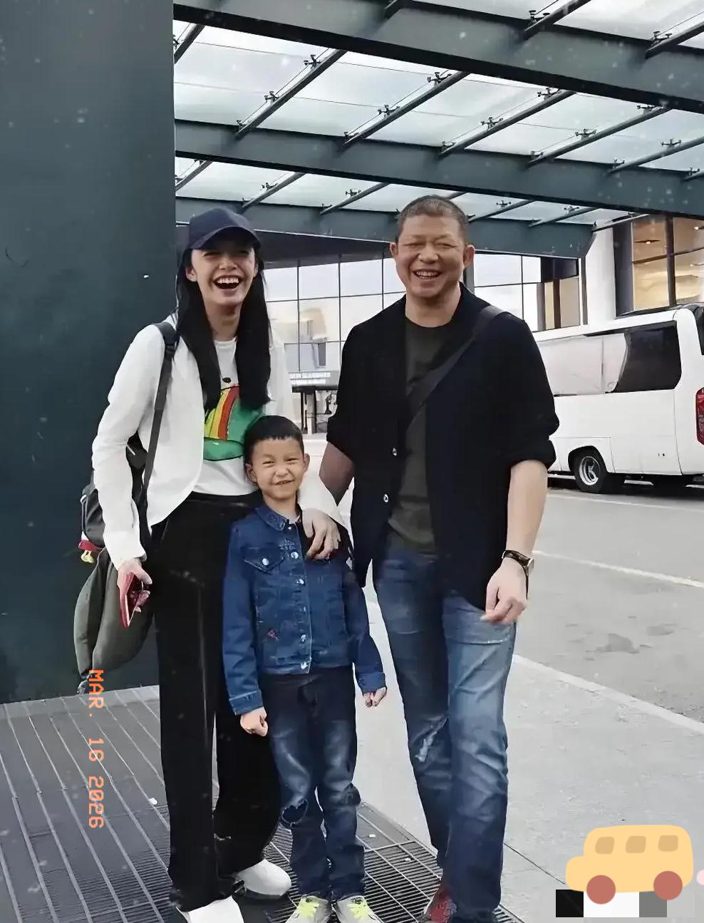 不会炒作的明星，
玩的就是出其不意！
姚晨突然官宣离婚，直接
炸懵全网，前几天还