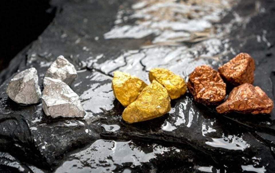 中国出手卡脖子，日本急了找美国，结果被甩了？
这事儿说白了就是日本首相高市早苗在