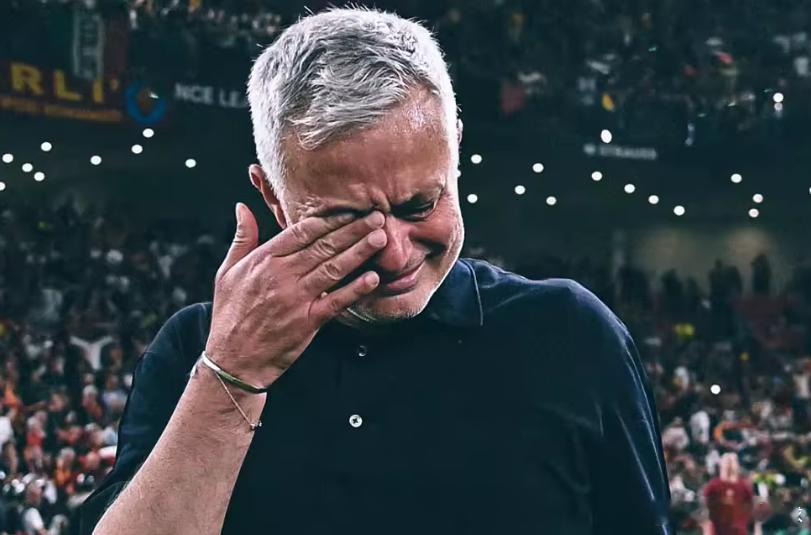 知名记者罗马诺在最新一期播客节目中透露，穆里尼奥确实表露过愿意重回皇马执教的意愿