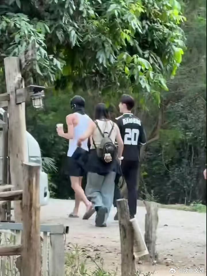 在清迈偶遇宋威龙张逸杰清迈偶遇了宋威龙张逸杰在清迈偶遇宋威龙张逸杰，哇塞哇塞，