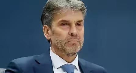 这一回中国可真要杀鸡给猴看了。中国实在忍无可忍，终于要杀鸡给猴看了，谁是这只鸡？