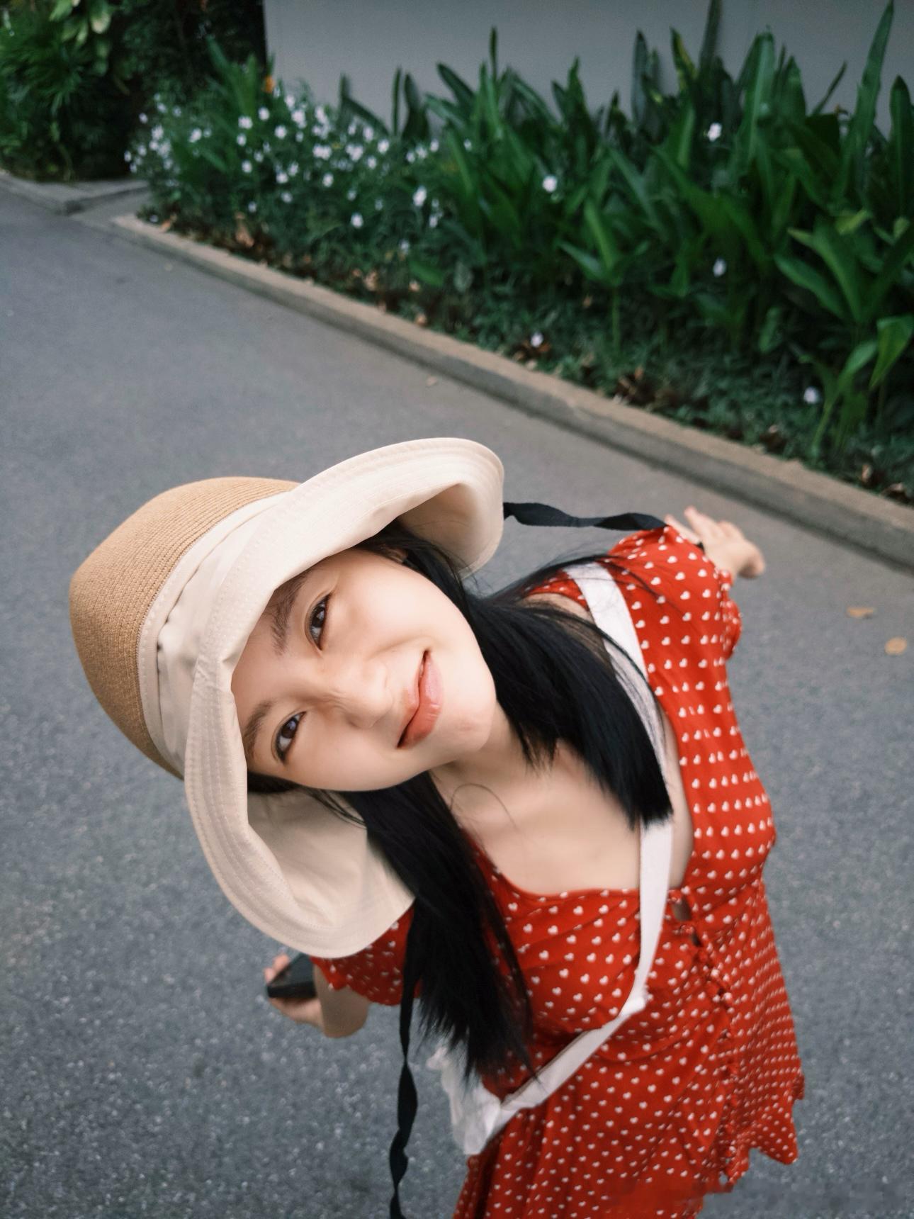 邢菲❤️邢菲我乐个神落村❤️邢菲我的女孩愿你每天醒来，都是阳光灿烂，总会遇见美好