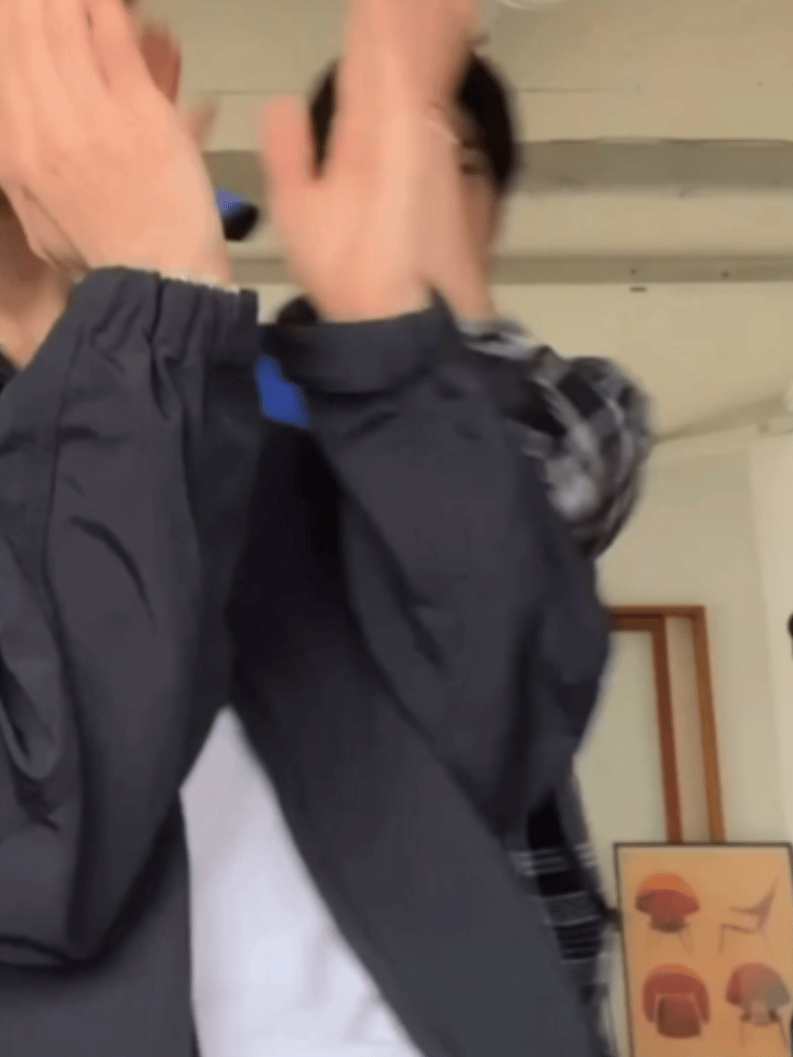 …你能不能一辈子这样穿…真的此男被穿格子衫给毁了……我甚至不知道就他衣角飞起来这