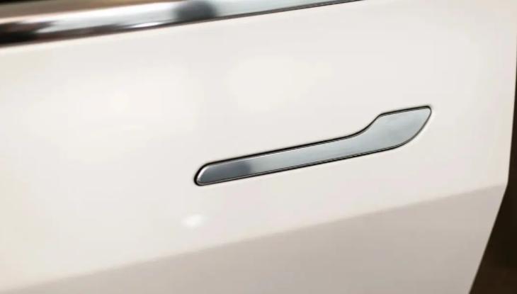 中国重磅出手，全球首发汽车新规，隐藏式门把手说禁就禁，特斯拉慌了！2月2日中国工