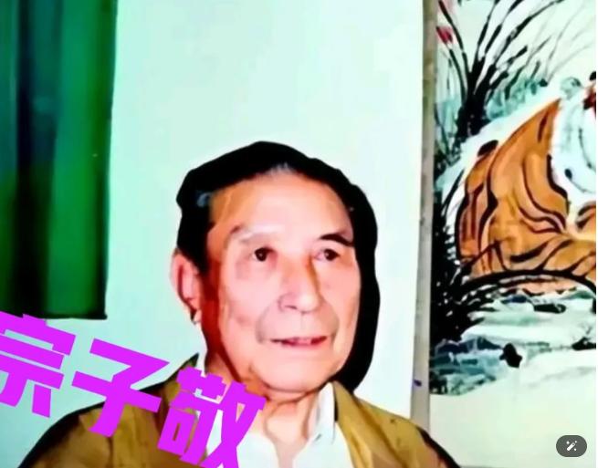 1939年，山东陵县大宗家村，一位地主把300名八路军伤员接进家里休养。谁料伤员