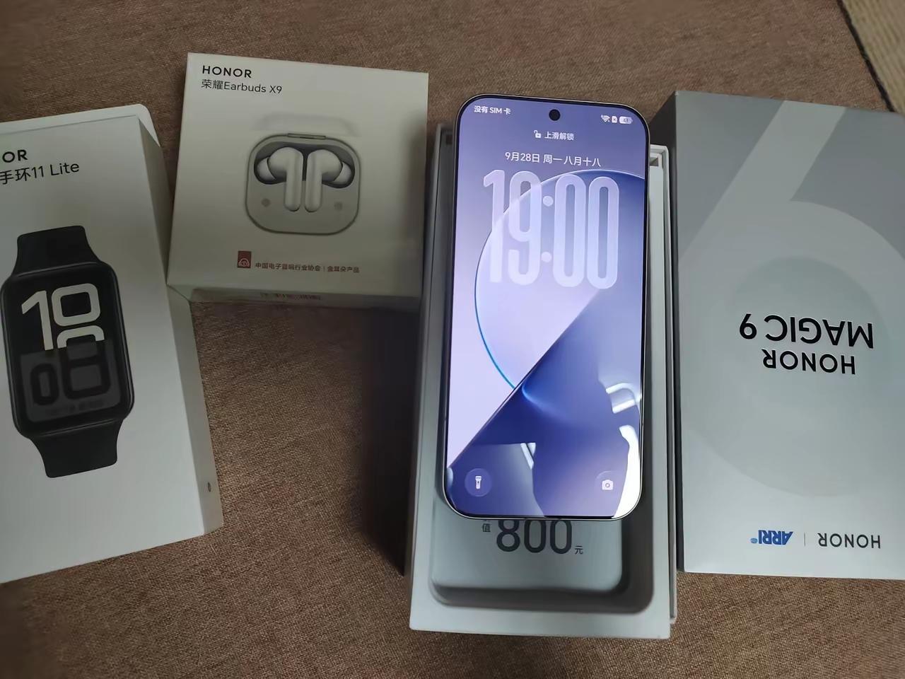 5499元买的荣耀Magic9终于到手了，512G卖这个价格真是便宜啊！还白送手
