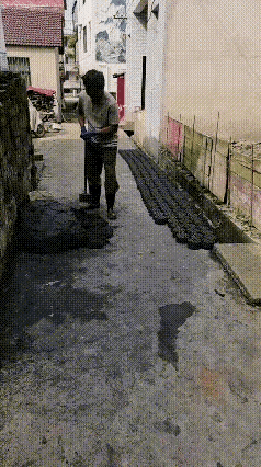 现在还有家庭在烧蜂窝煤吗？