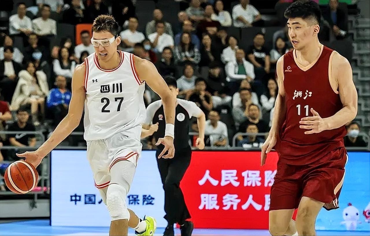 万万没想到，四川男篮主教练是王博，球员班底也是广厦队，关键时刻却一直依赖于周琦！