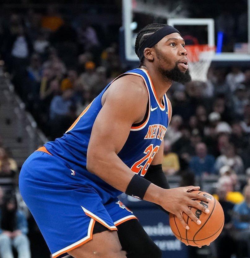 据Sportando报道，亚布塞莱可能离开尼克斯前往以色列打球，特拉维夫工人队将