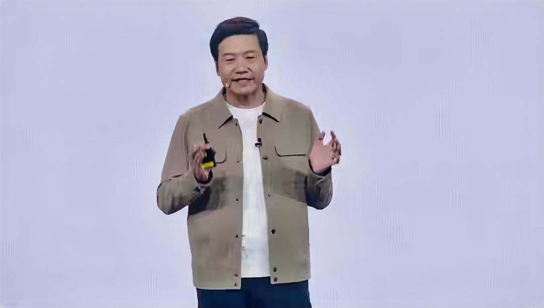 智东西9月25日北京现场报道，刚刚，小米创始人兼CEO雷军一年一度的重磅演讲如期