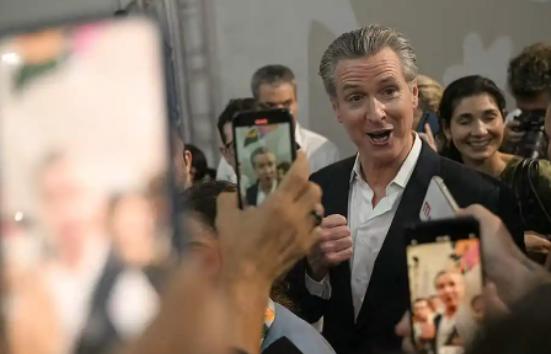 特朗普做梦都想不到，11月11日，美加州州长不顾白宫警告单独参加第30届联合国气