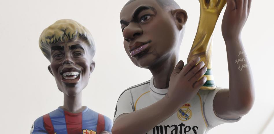 瓦伦西亚法雅节展出讽刺人偶，姆巴佩与亚马尔“同框”亮相