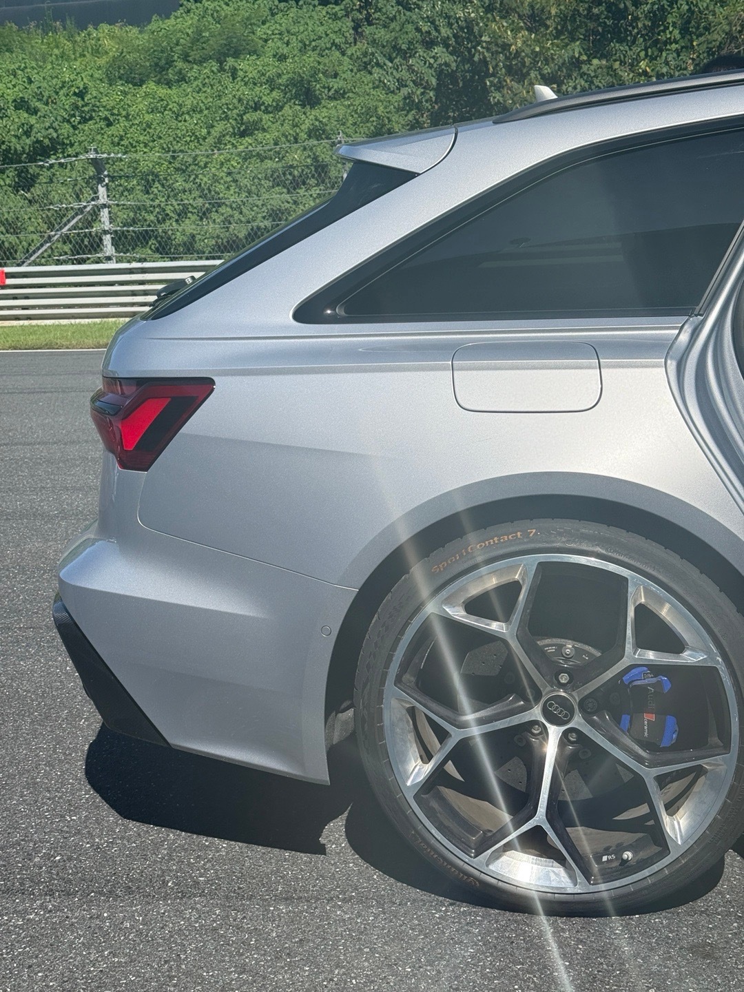 好像是第一次开rs6/7 performance 也是卖掉rs7以后时隔快两年 