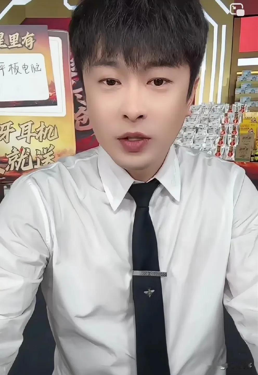 小胖说辛巴现在不是随便开播，得ks去邀请才开！

      驴家小胖说巴哥现在