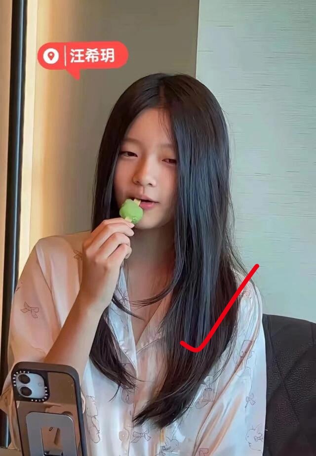 汪希玥正脸照，这不就是汪小菲留长发[允悲] ​​​