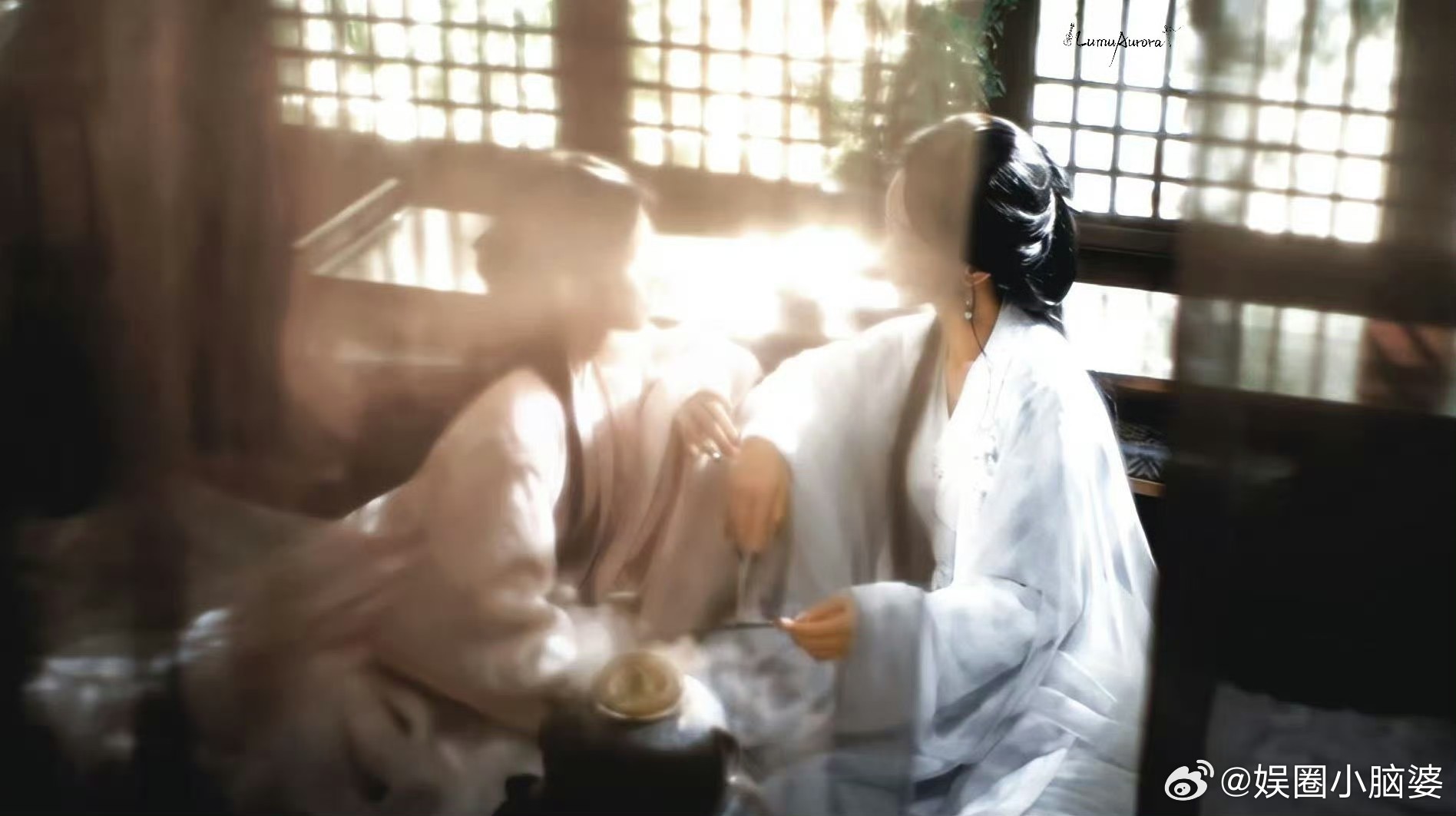 月鳞绮纪有自己的青蛇白蛇谁懂这种妖系姐妹的魅力！鞠婧祎陈都灵一个眼神就懂彼此，一