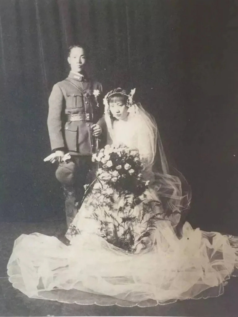 1934年，宋美 龄的干女儿谭祥和丈夫陈诚一起回到老家。一见到陈诚的前妻吴舜莲