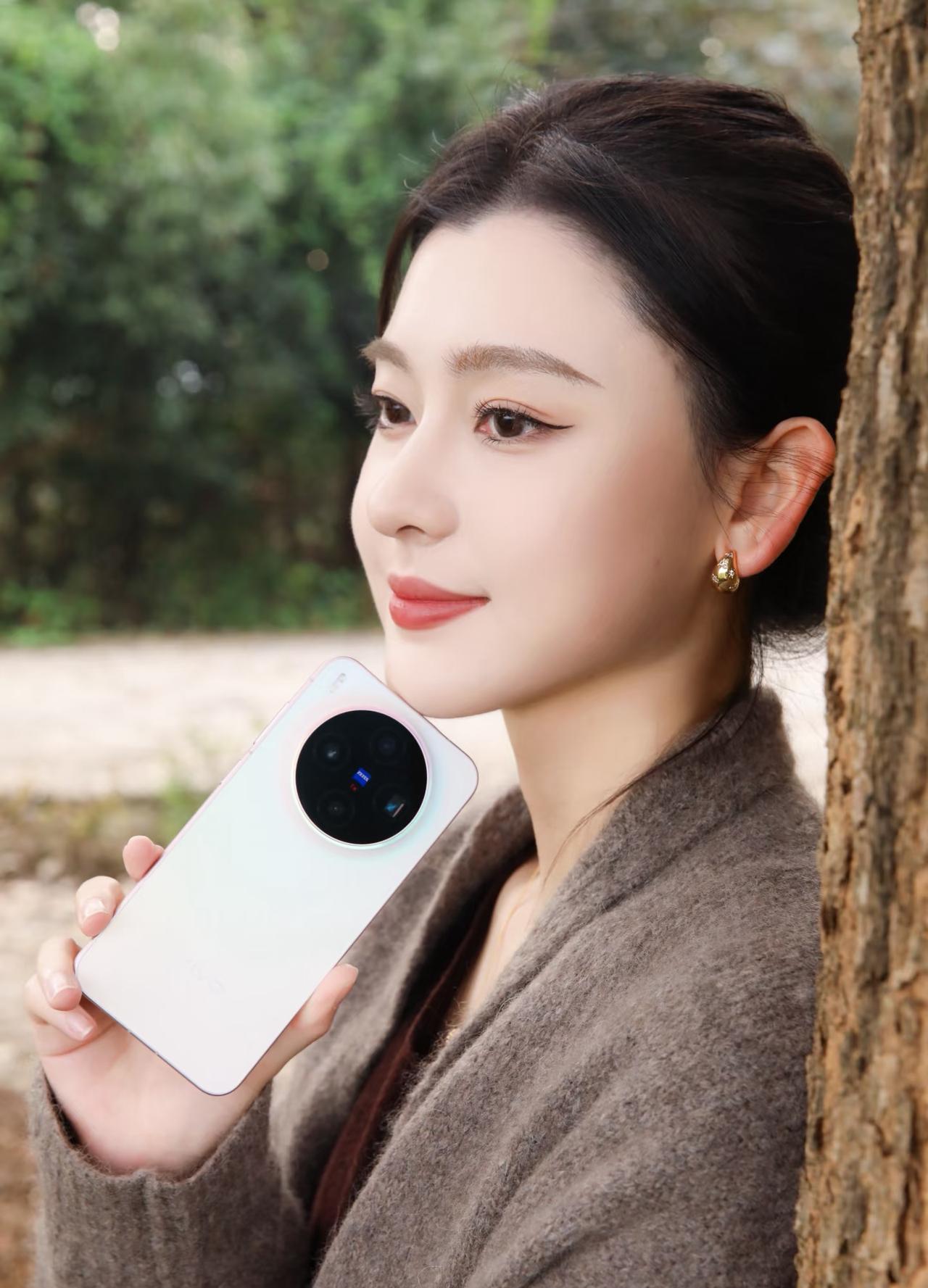 人造太阳，位于仰望与脚踏之间
当“人造太阳”的光芒刺破实验室的寂静，我们不禁惊叹