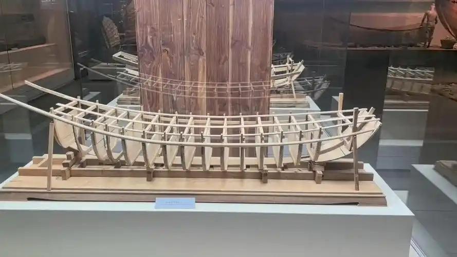 远洋航行风浪莫测，船只稍有失衡便有倾覆之险，明朝能实现郑和船队远渡重洋的壮举，压