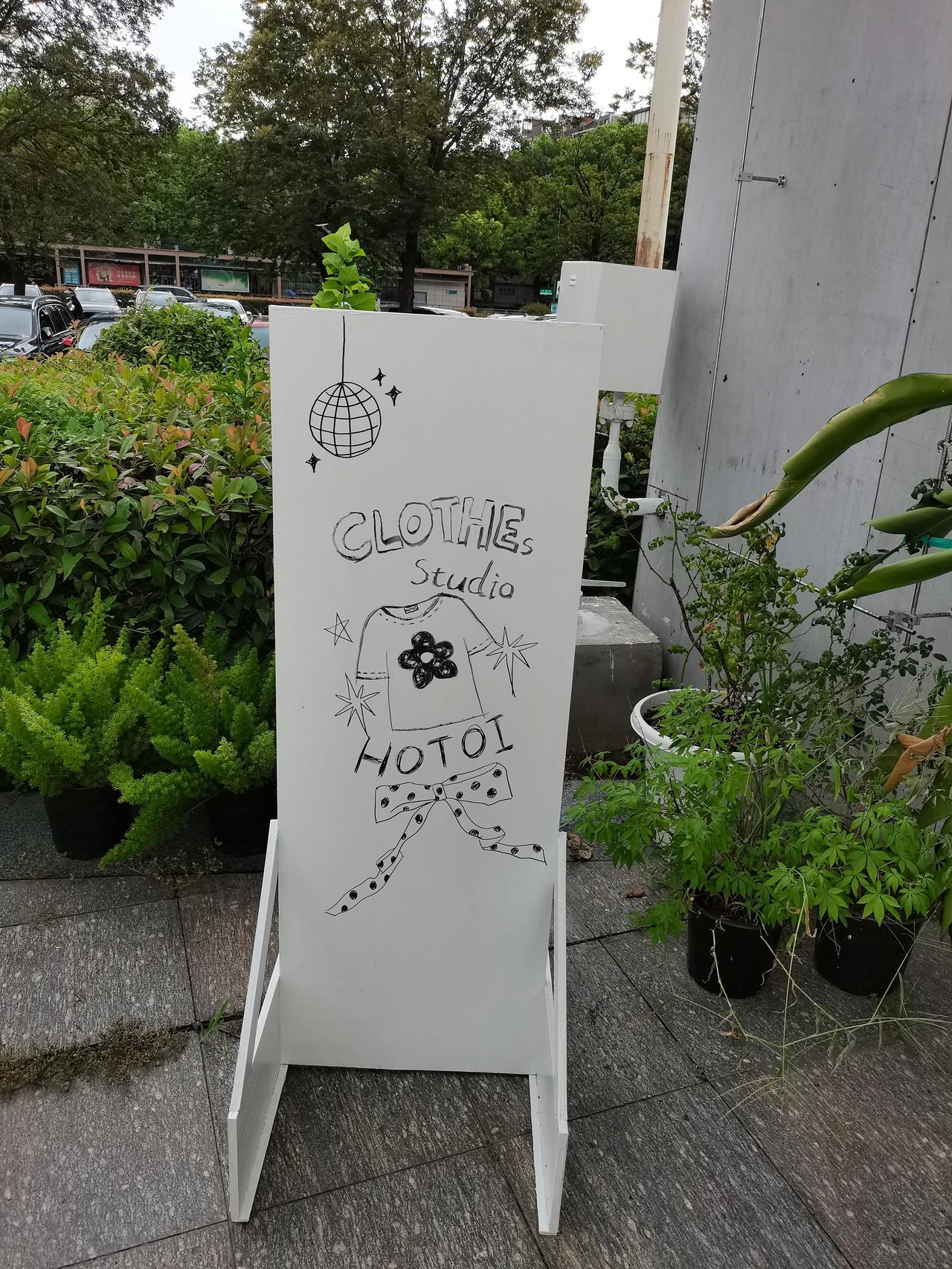 人在无意识的时候太吓人，
昨天我还在嘲笑老娘粗心大意，
今天我就把手机当垃圾丢了