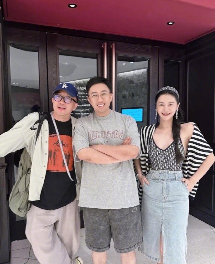 于正消失的这几天原来去阿那亚了 于正在社交网站晒照，po出了自己这几天在阿那亚的