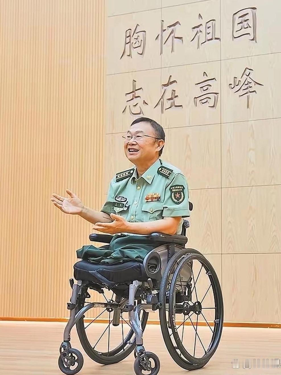 这才是中国真正的顶流！轮椅上的大国脊梁，看完瞬间破防
 
谁才是当代青年最该追的