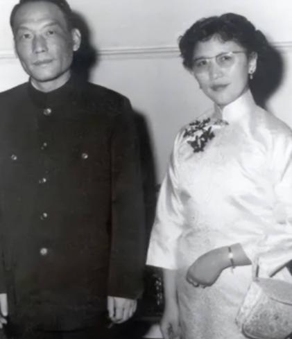 1982年，中央统战部副部长熊向晖已经63岁了，从领导岗位上退下来。叶剑英知道后