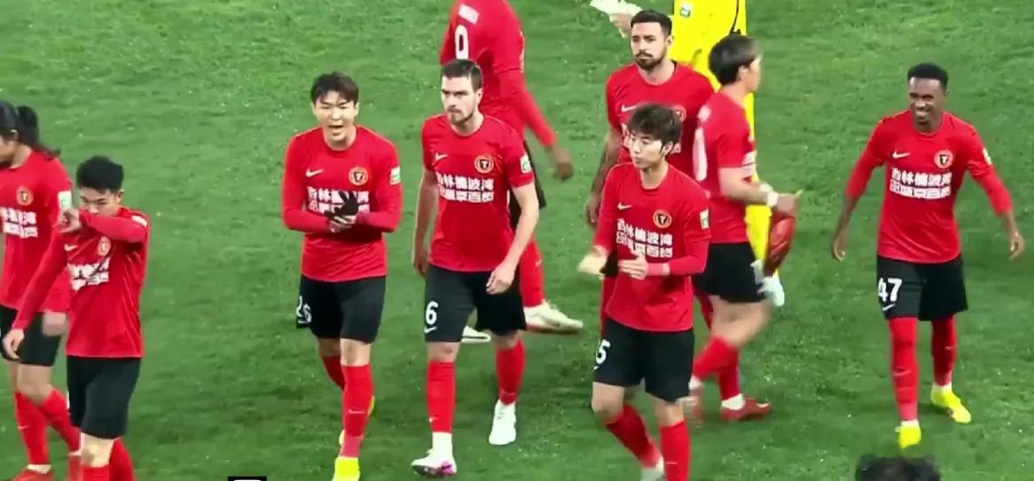 斯坦丘世界波绝杀！大连英博1-0辽宁铁人豪取五连胜北京时间4月22日，中超第7轮