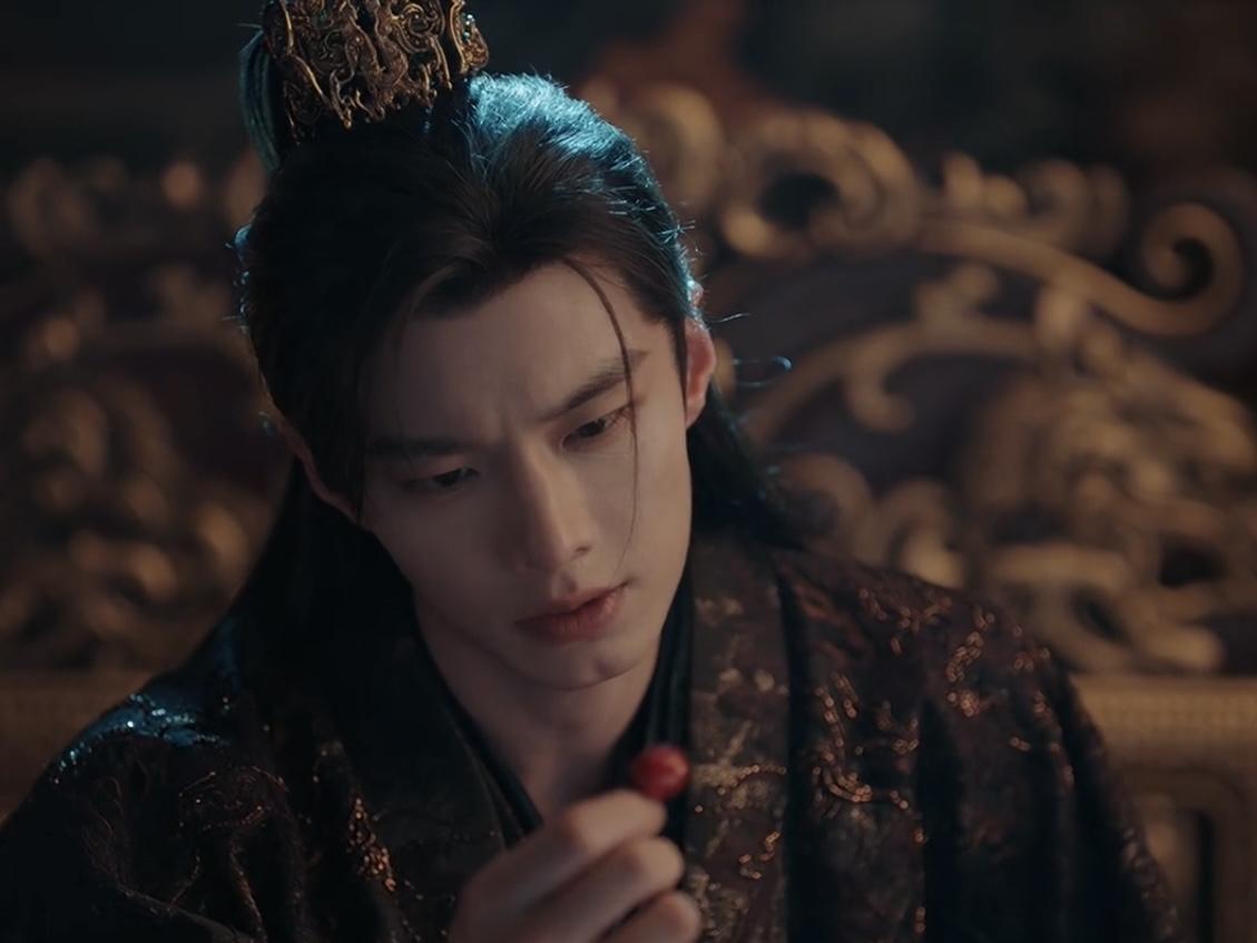 太子不是皇帝的亲儿子，皇帝不是太后的亲儿子，太后的亲儿子是谦王，太子的亲生父亲是