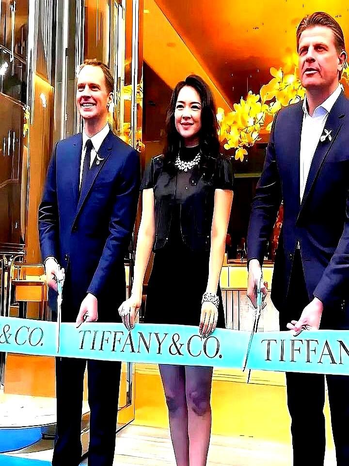 46岁的章子怡，这状态简直是回春了。

2025年3月，章子怡一个人出现在成都太