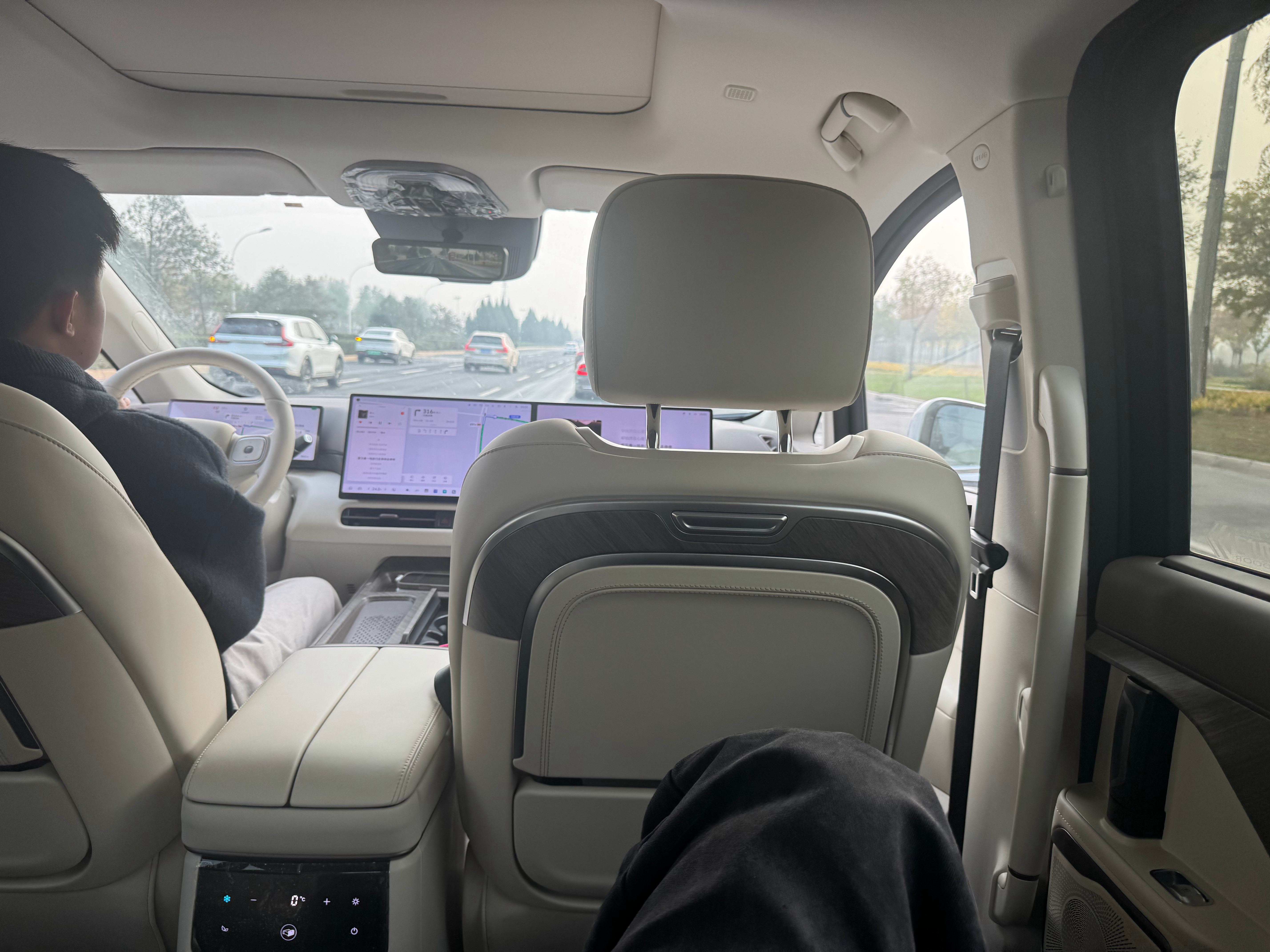 开着高山智驾一路到保定了，一会去长城技术中心。看看能不能见到魏总，问点儿重磅的消