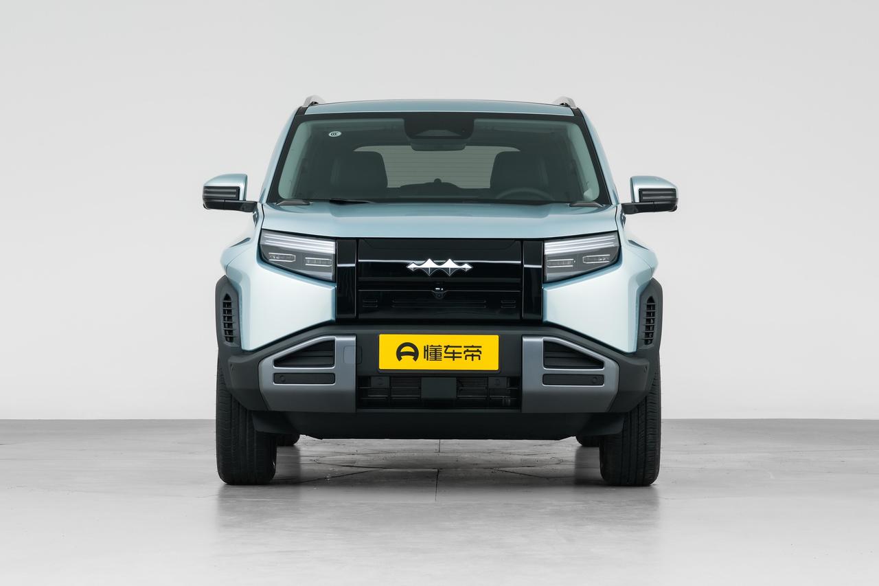 日前，方程豹钛3新车型现身工信部《第二十八批减免车辆购置税的新能源汽车车型目录》