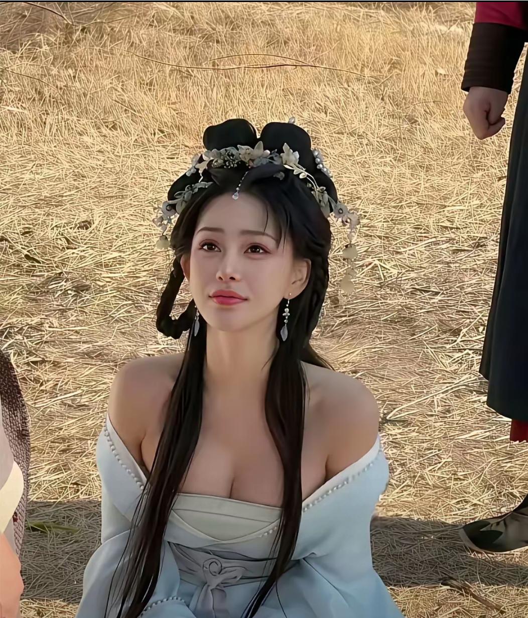 现在越来越多人喜欢看短剧了，短剧不但时间短，集数少，还有里面演员更年轻化，男的帅