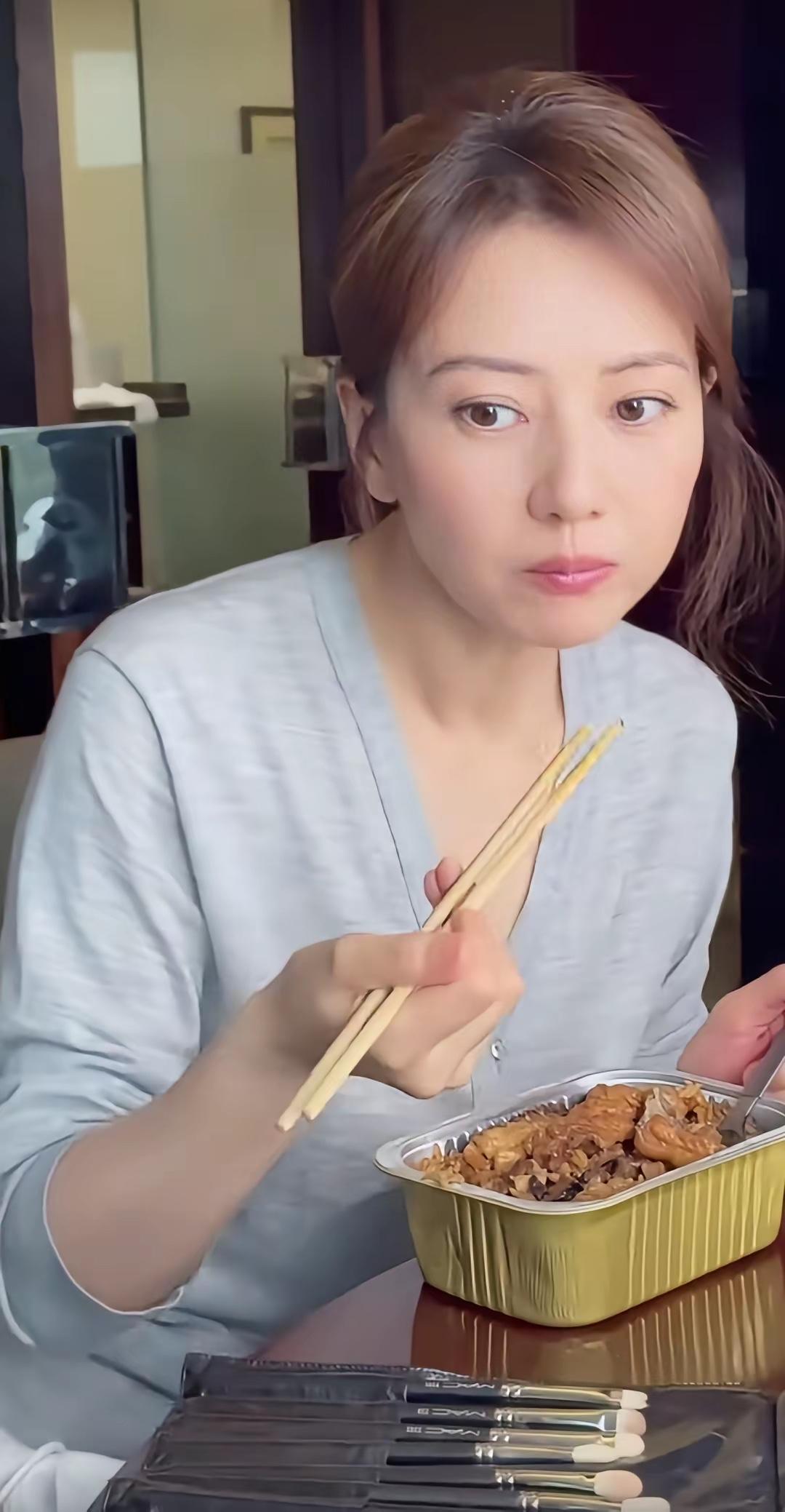 高圆圆吃的是什么菜？看上去非常好吃的样子