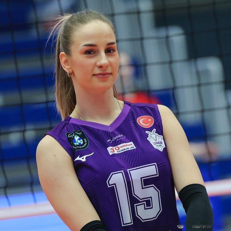 💫🇷🇸 亚历山德拉·乌泽拉茨近期在超级联赛上对阵顶级球队的比赛数据：🔥瓦