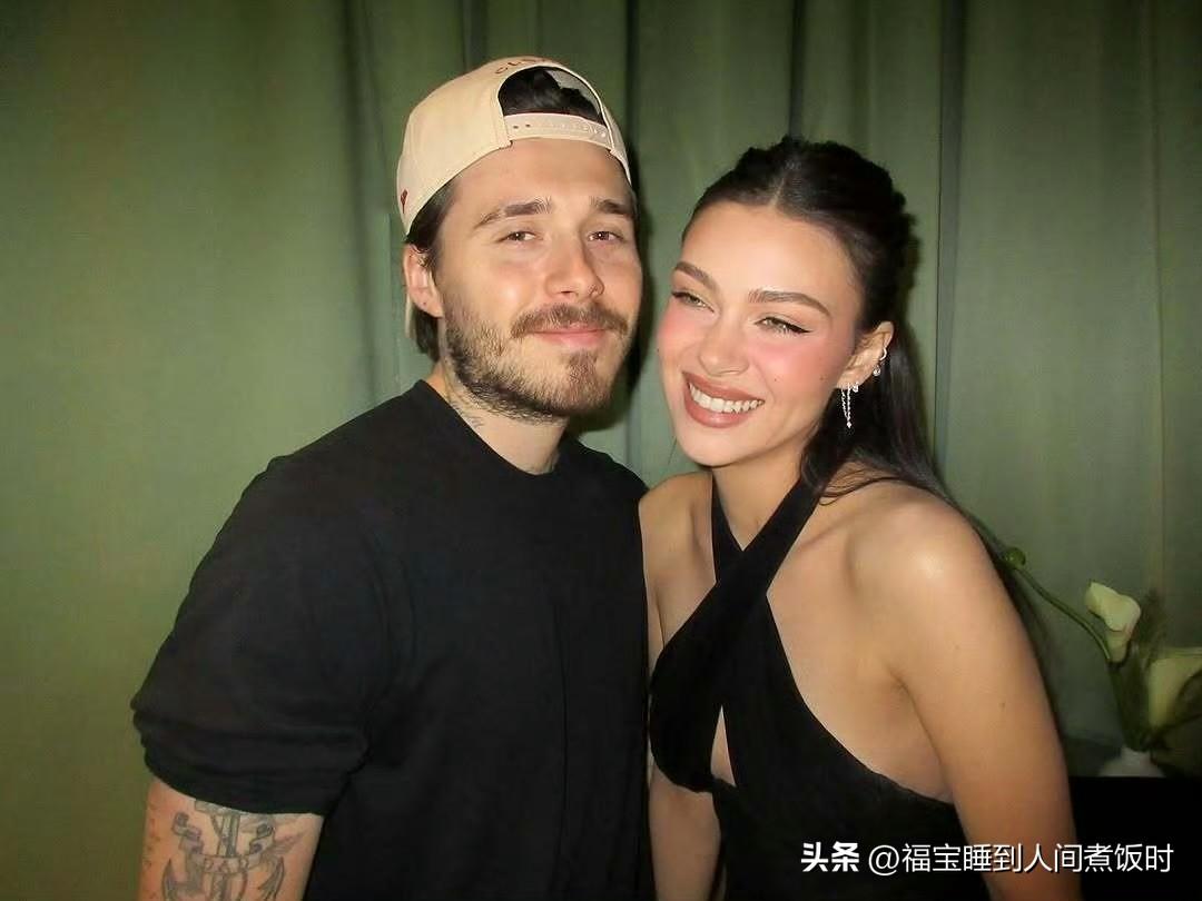 大布又被网友喷惨啦，他缺席爸爸生日宴，到现在没有任何表态，还开开心心陪着老婆去参