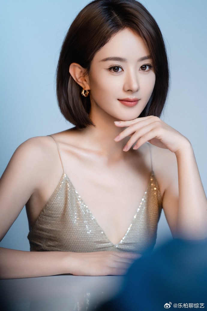 赵丽颖好明显的锁骨   赵丽颖好明显的锁骨，真的是太美了呀，并且短发的造型显得非