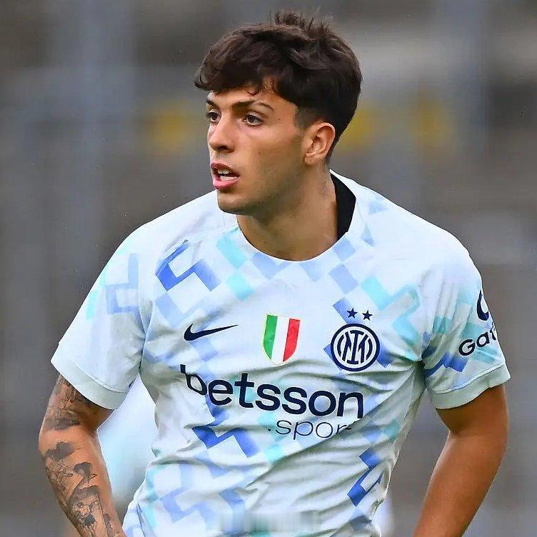 马德里竞技将从国际米兰青年队签下曾是皇马青训的18 岁的雨果・胡马内斯 (Hug