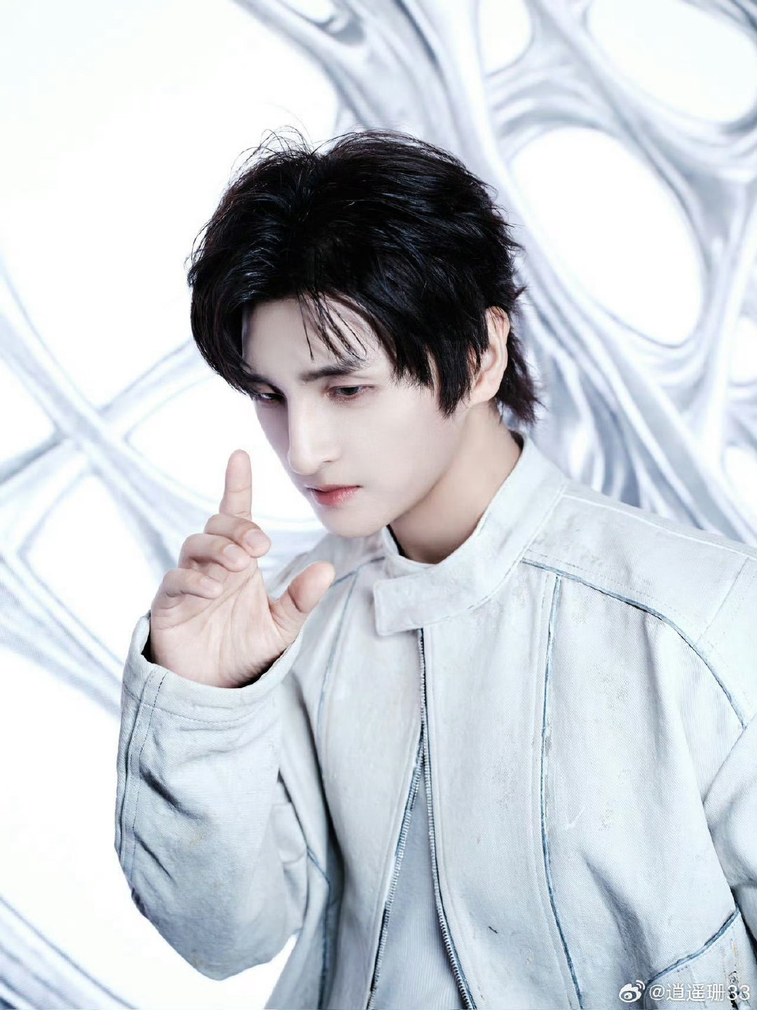 张远内娱唱跳最严厉的父亲 初代男团队长张远带着solo唱跳MV杀回！顶严寒磨细节