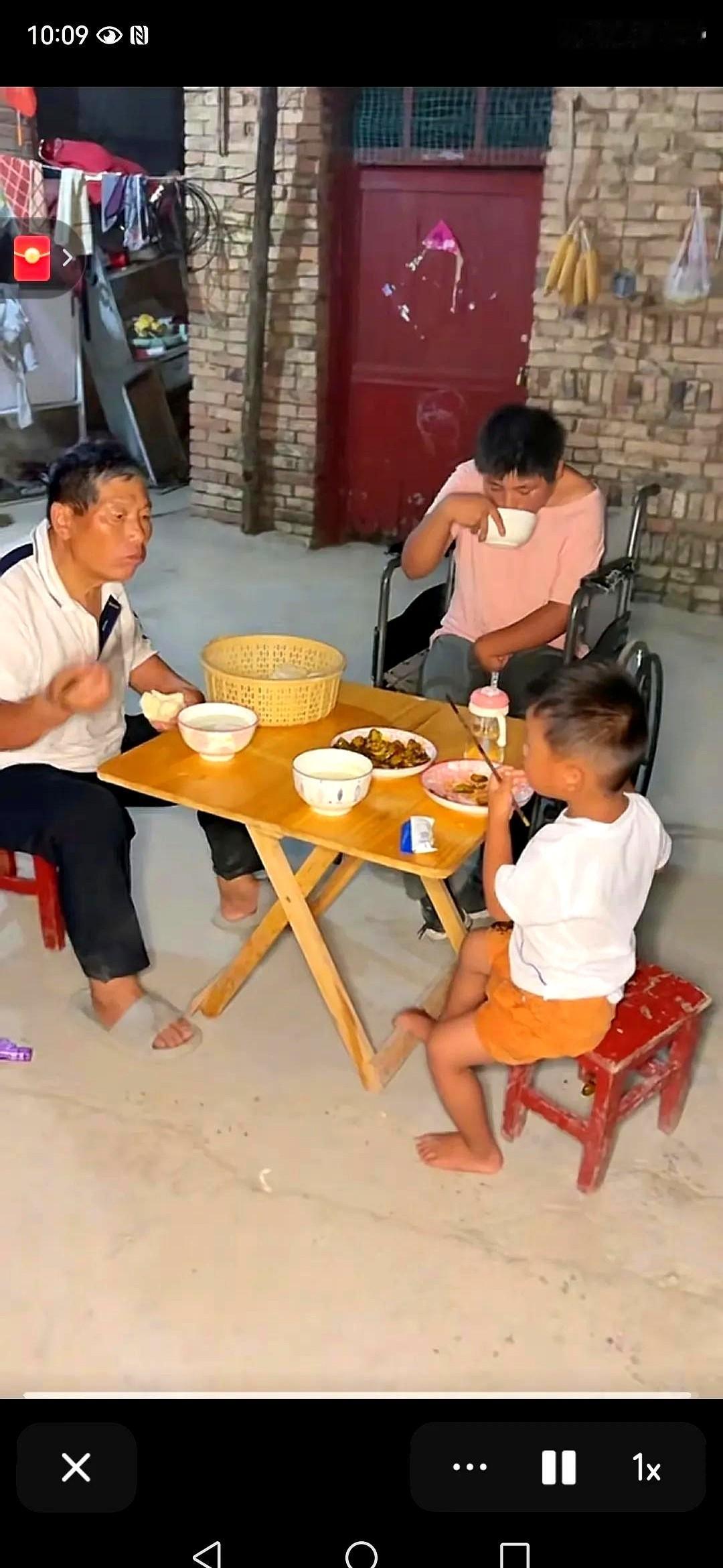 老表带树兰一家内蒙之旅终于结束了。

回来第二天妮娃就闹了大笑话！

树兰家那只