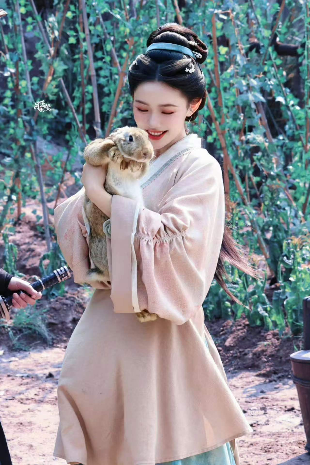 张凌赫林允这两张脸赢麻了 林允这次古装造型选对了，五官优势全展现出来了，跟张凌赫