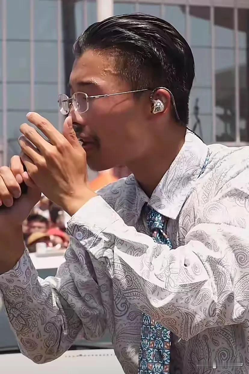 郭有才粉丝还有羞耻心吗？任何人含有商业性质的演唱了自己没有版权的歌曲，就得给版权